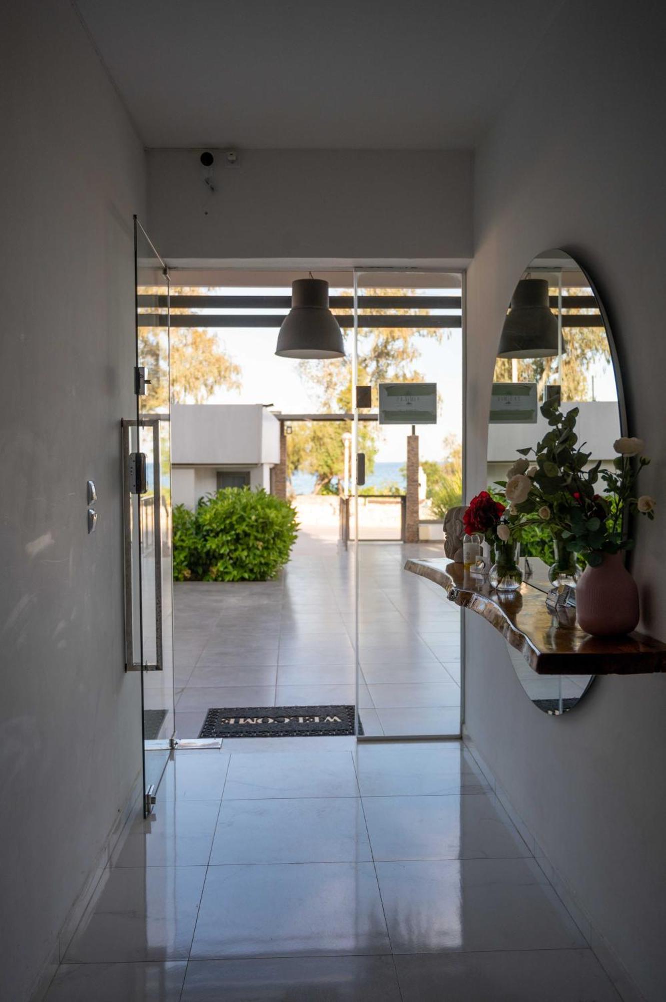 Finikas Suites & Apartments 10Min From Athens Airport Artemida  Eksteriør billede