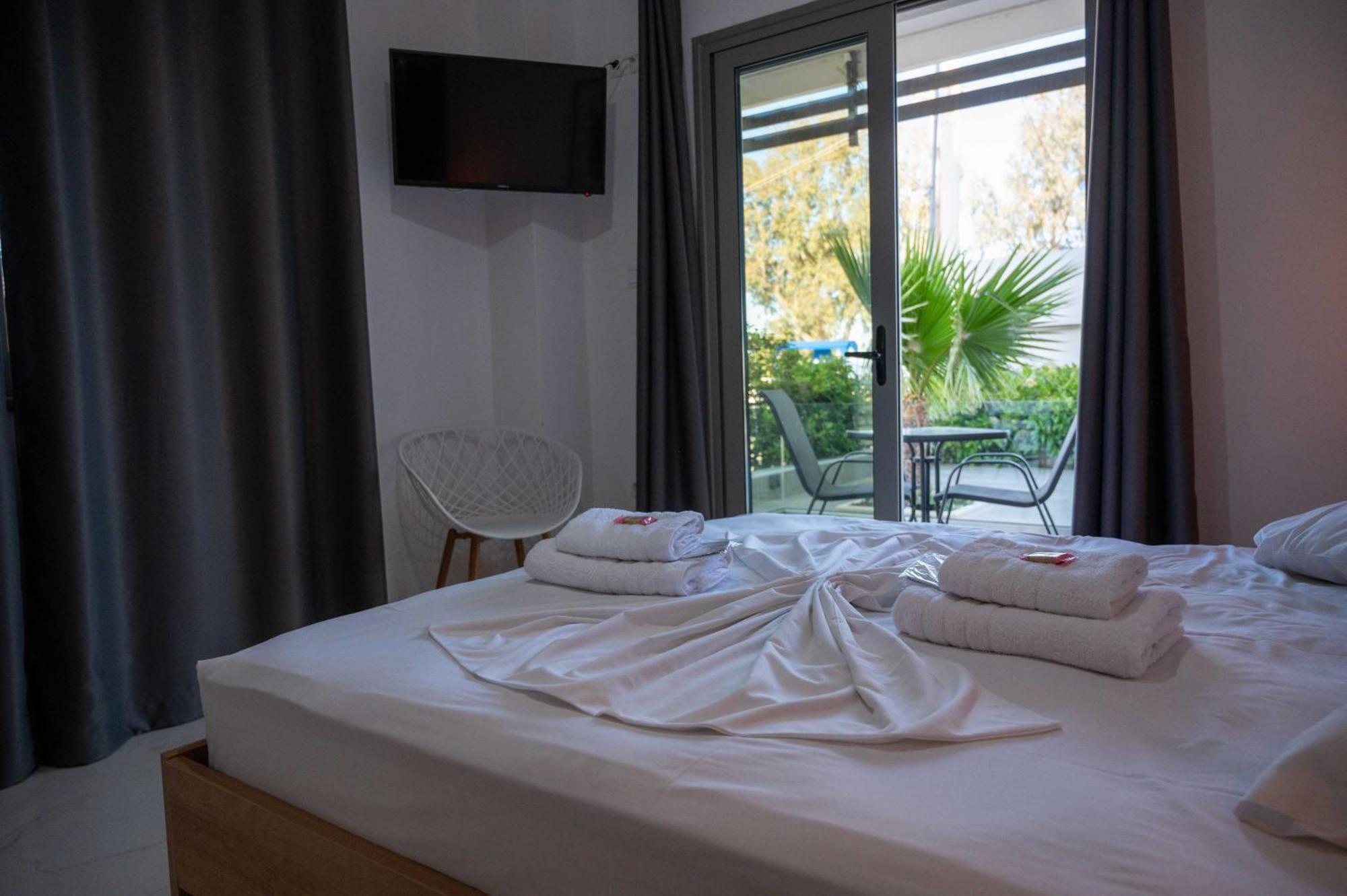 Finikas Suites & Apartments 10Min From Athens Airport Artemida  Eksteriør billede