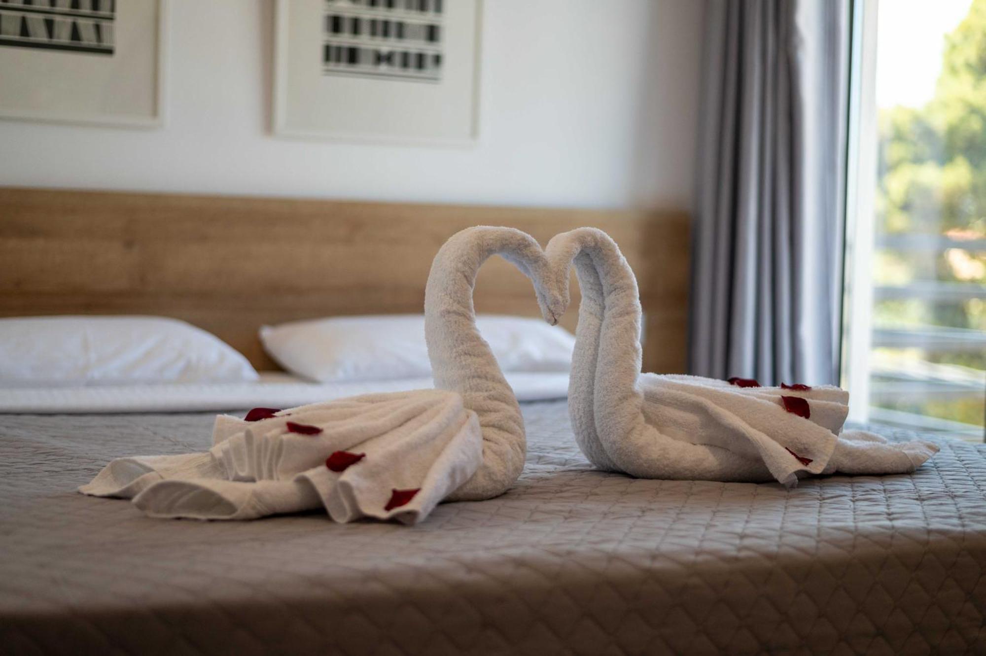 Finikas Suites & Apartments 10Min From Athens Airport Artemida  Eksteriør billede