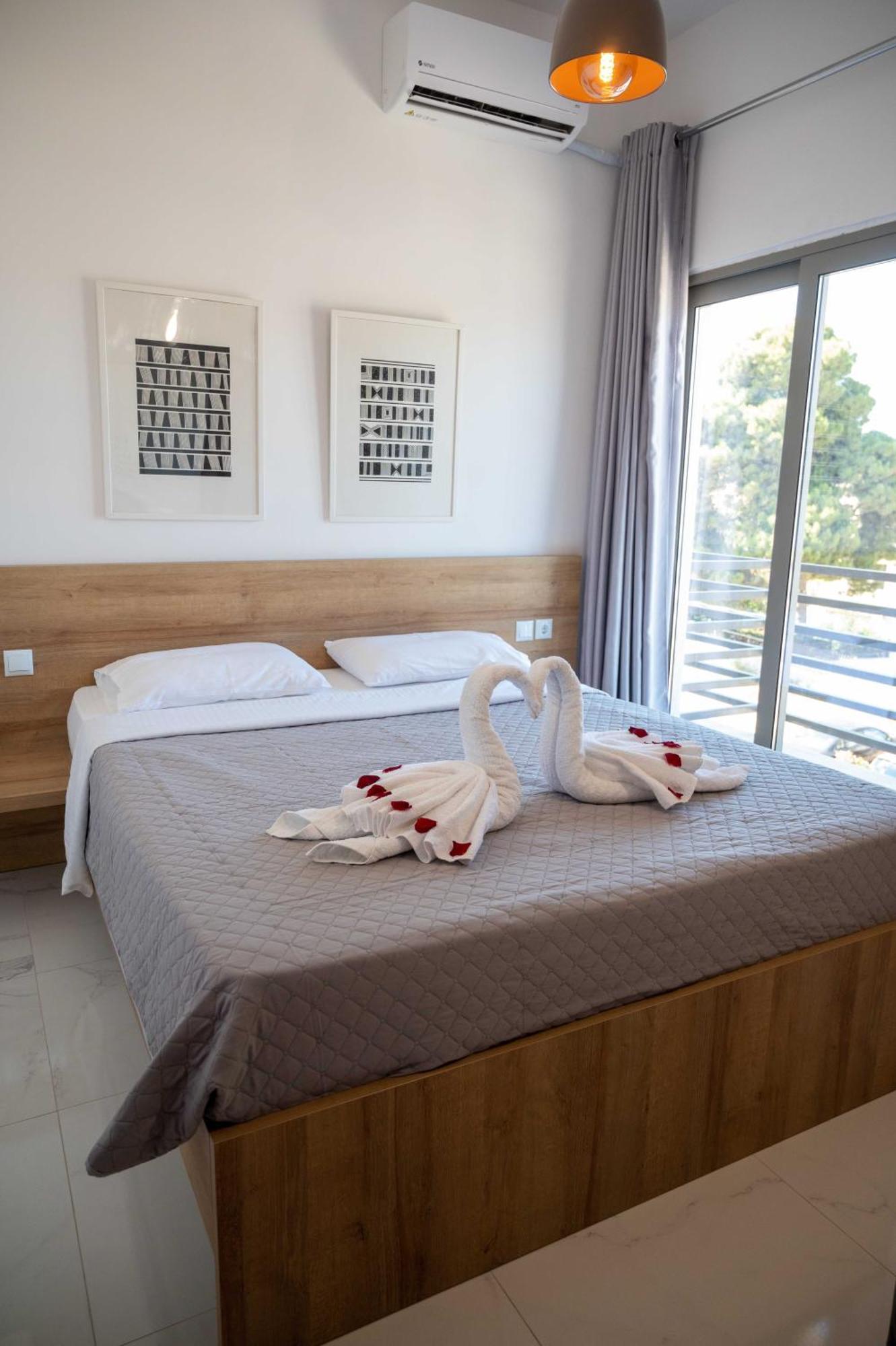 Finikas Suites & Apartments 10Min From Athens Airport Artemida  Eksteriør billede