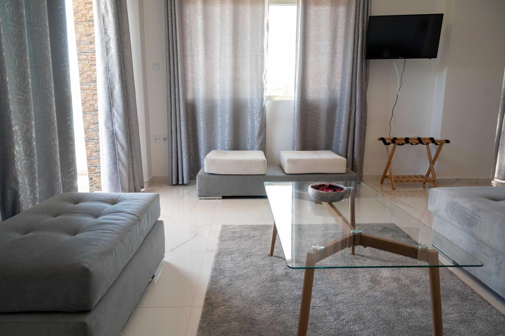 Finikas Suites & Apartments 10Min From Athens Airport Artemida  Eksteriør billede